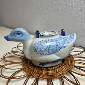 Vintage Blue White Ceramic Duck Teapot‎ Lid Handle Handpainted Made in China